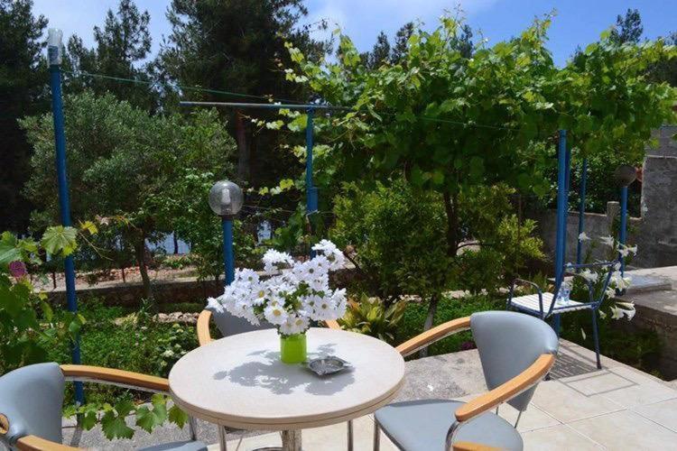 Life On Green Himare Exterior photo