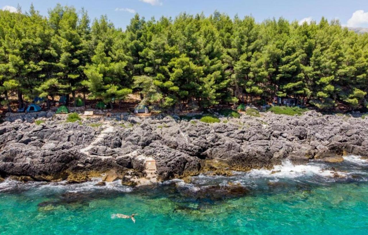 Life On Green Himare Exterior photo